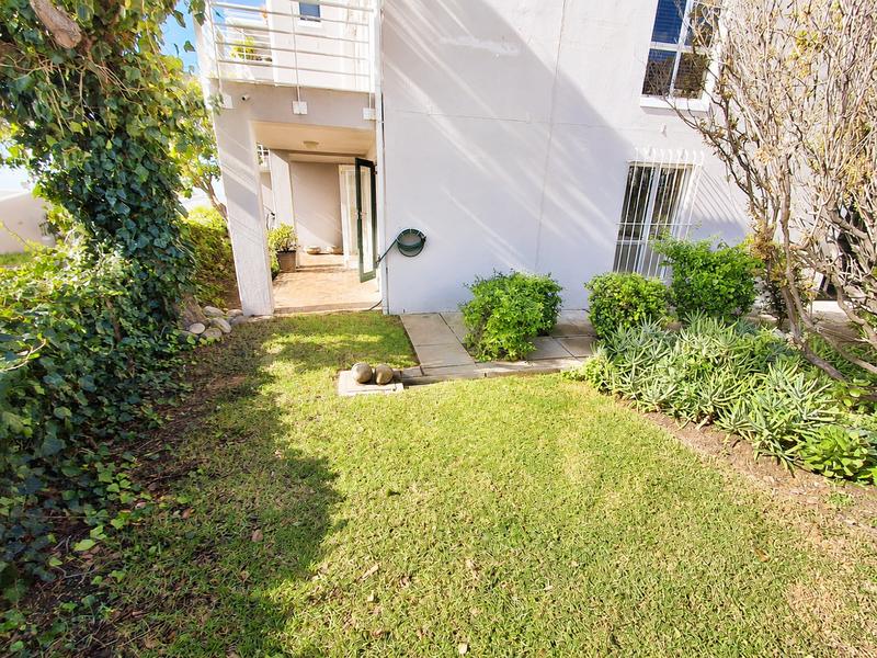 1 Bedroom Property for Sale in Vredehoek Western Cape
